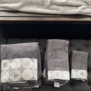Avanti Galaxy Circle Bathroom Towel Set